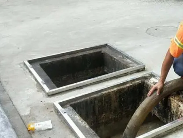 运粮湖管理区化粪池清理