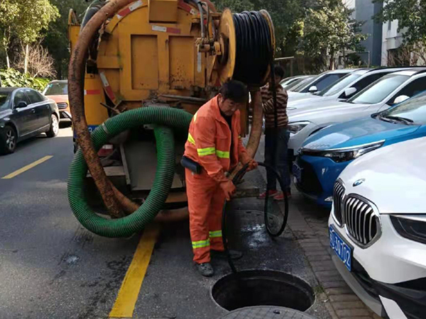 运粮湖管理区排污管道清淤